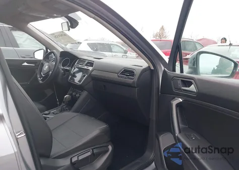 2020 Volkswagen Tiguan 2.0T Se/2.0T Se R-Line Black/2.0T Sel z USA, uszkodzony, nr VIN 3VV2B7AX1LM088096